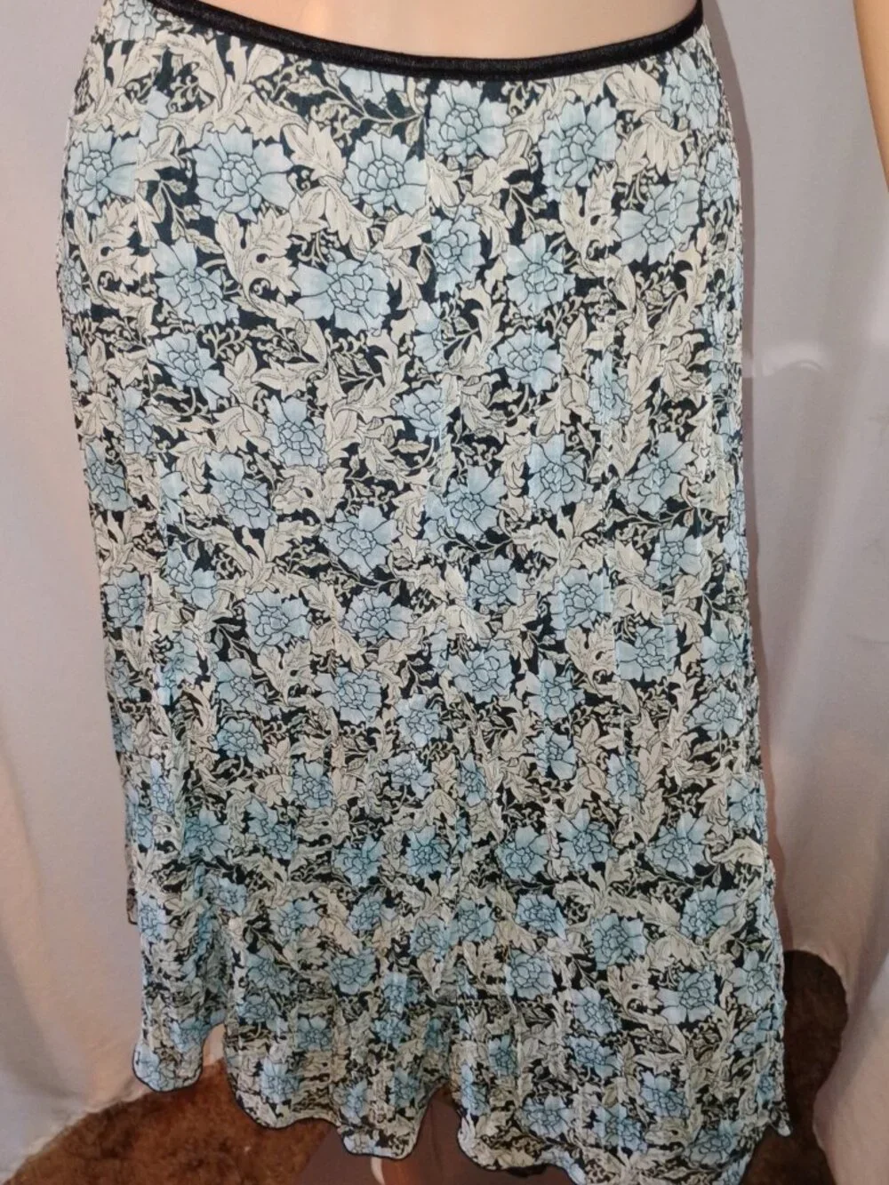 Worthington | Black Blue & White Floral Skirt | XL | Used Good - Picture 3 of 4